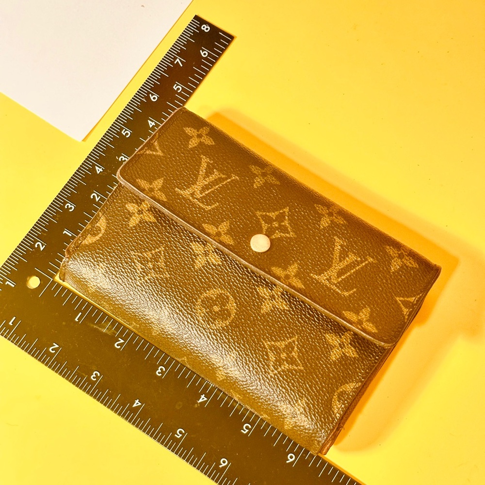 Louis Vuitton Monogram passport Wallet - Picture 6 of 15